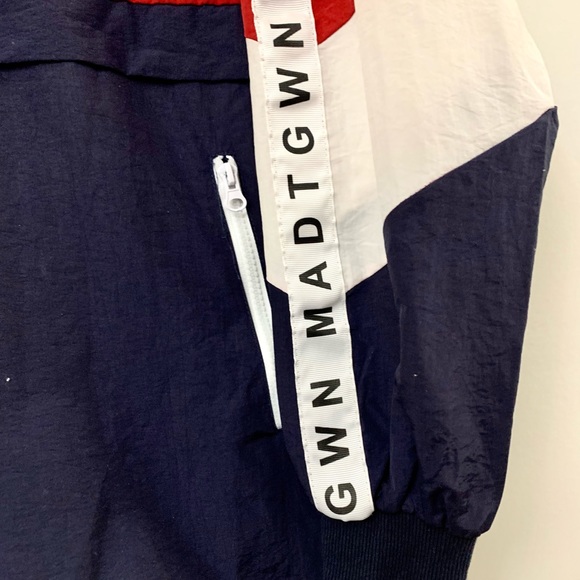 Meet your Posher, Aline - Picture 2 of 5